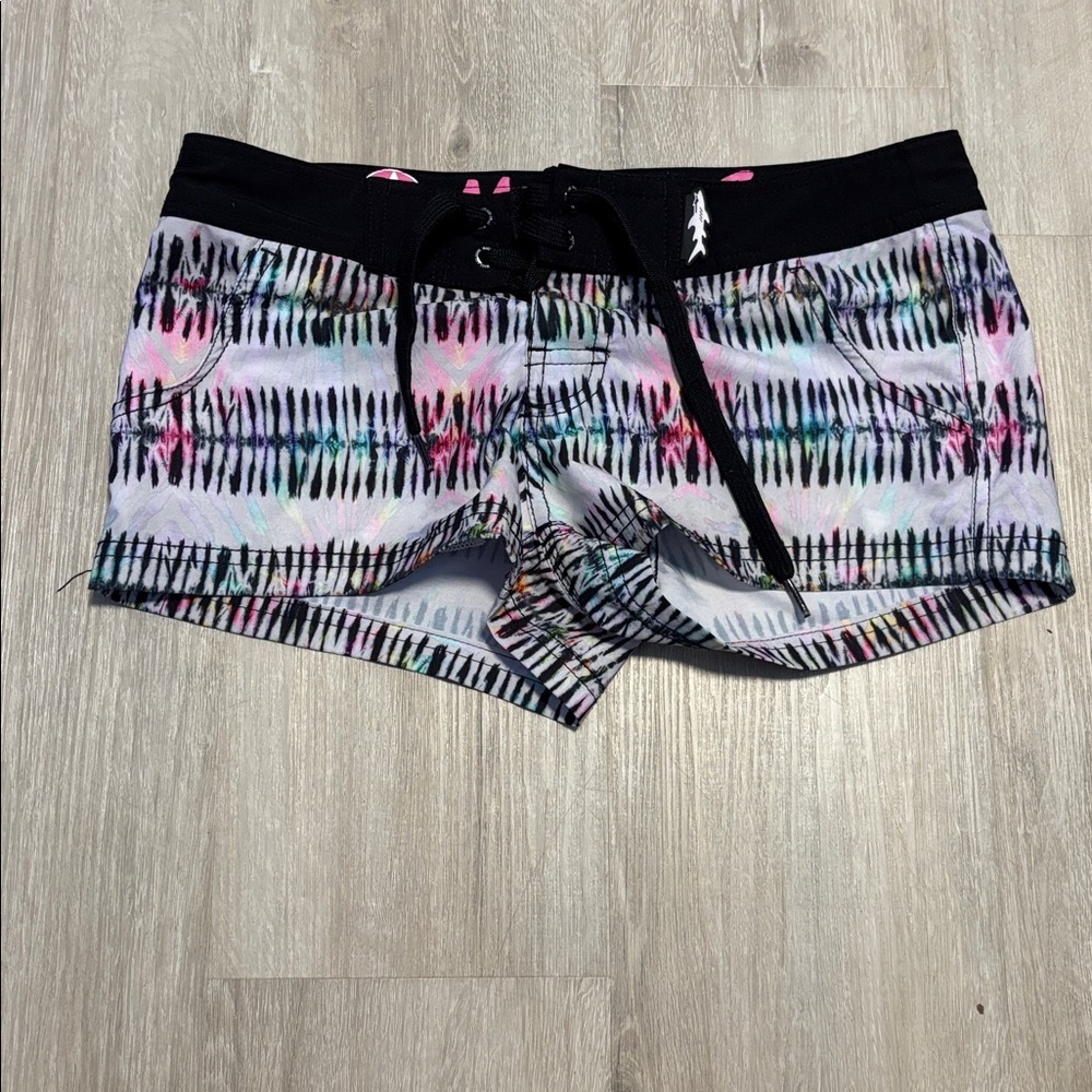 Maui and Sons Black with Vibrant Pattern‎ Shorts